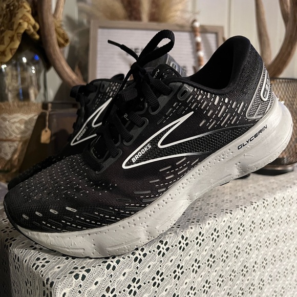 Women’s Brooks Glyerin 20; Limited Edition- used in good shape - Picture 10 of 14